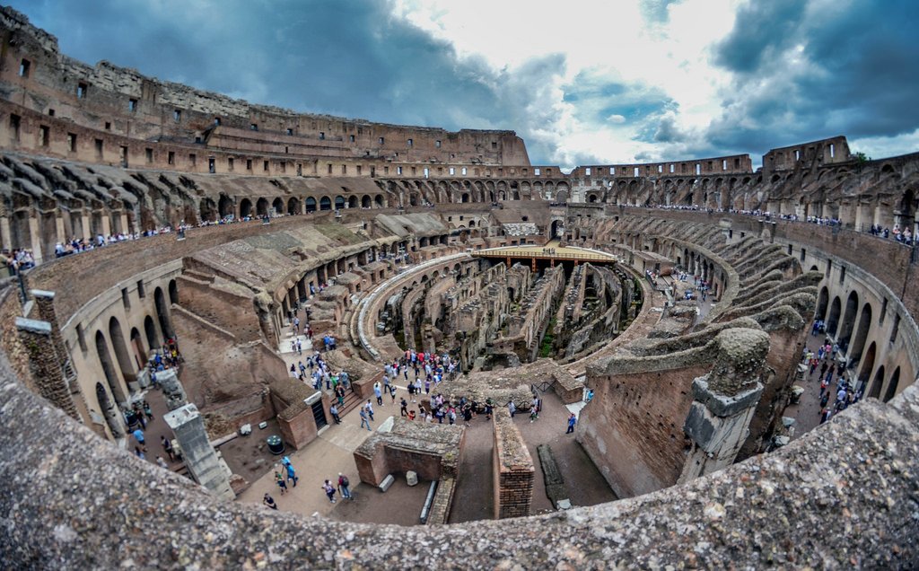 Zicht op het Colosseum binnenin